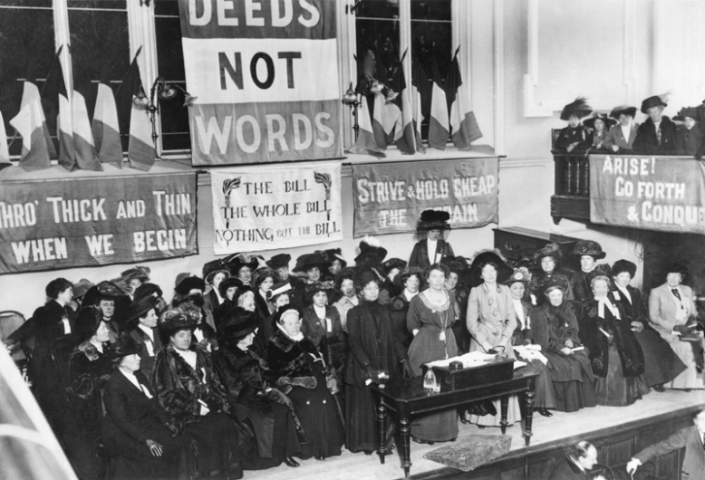 suffragette-meeting-in-caxton-hall-manchester-1908-wikimedia-commons