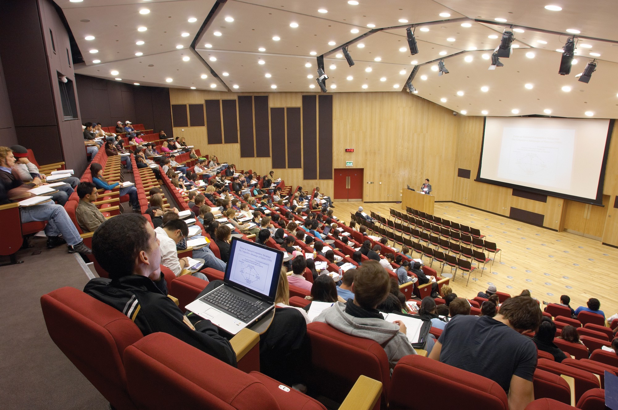 lecture-in-windsor-auditorium