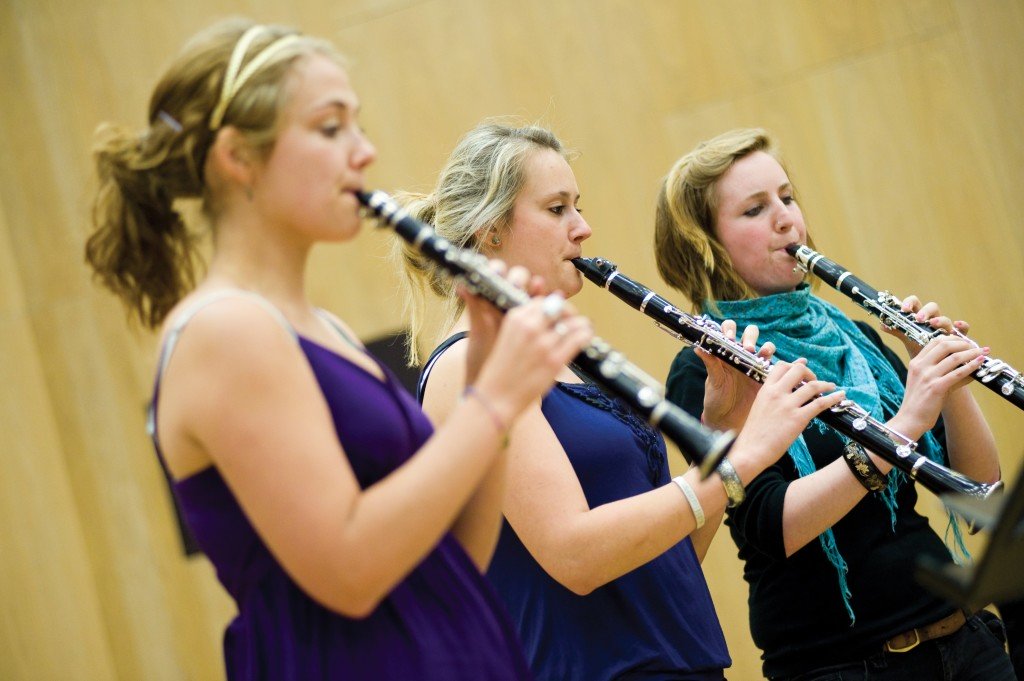 Music - students playing clarinets